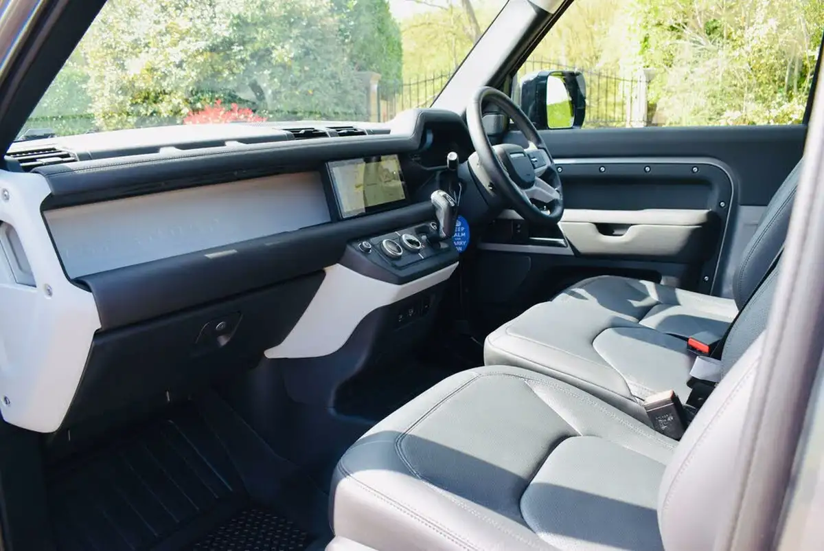 2024-land-rover-90-defender-30-d250-hard-top-se-90-big-10