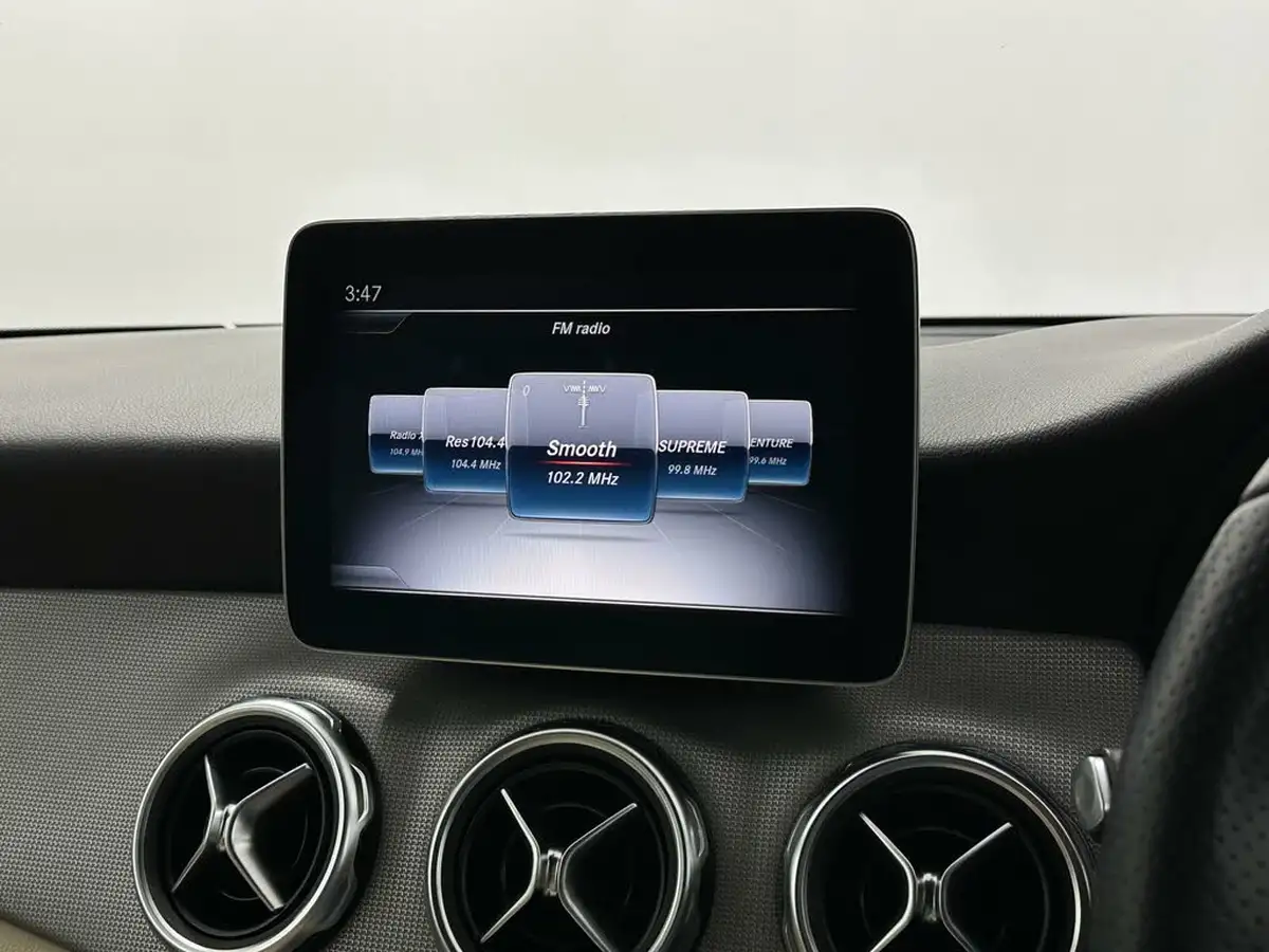 2017-mercedes-benz-gla-class-16-gla-200-sport-big-22