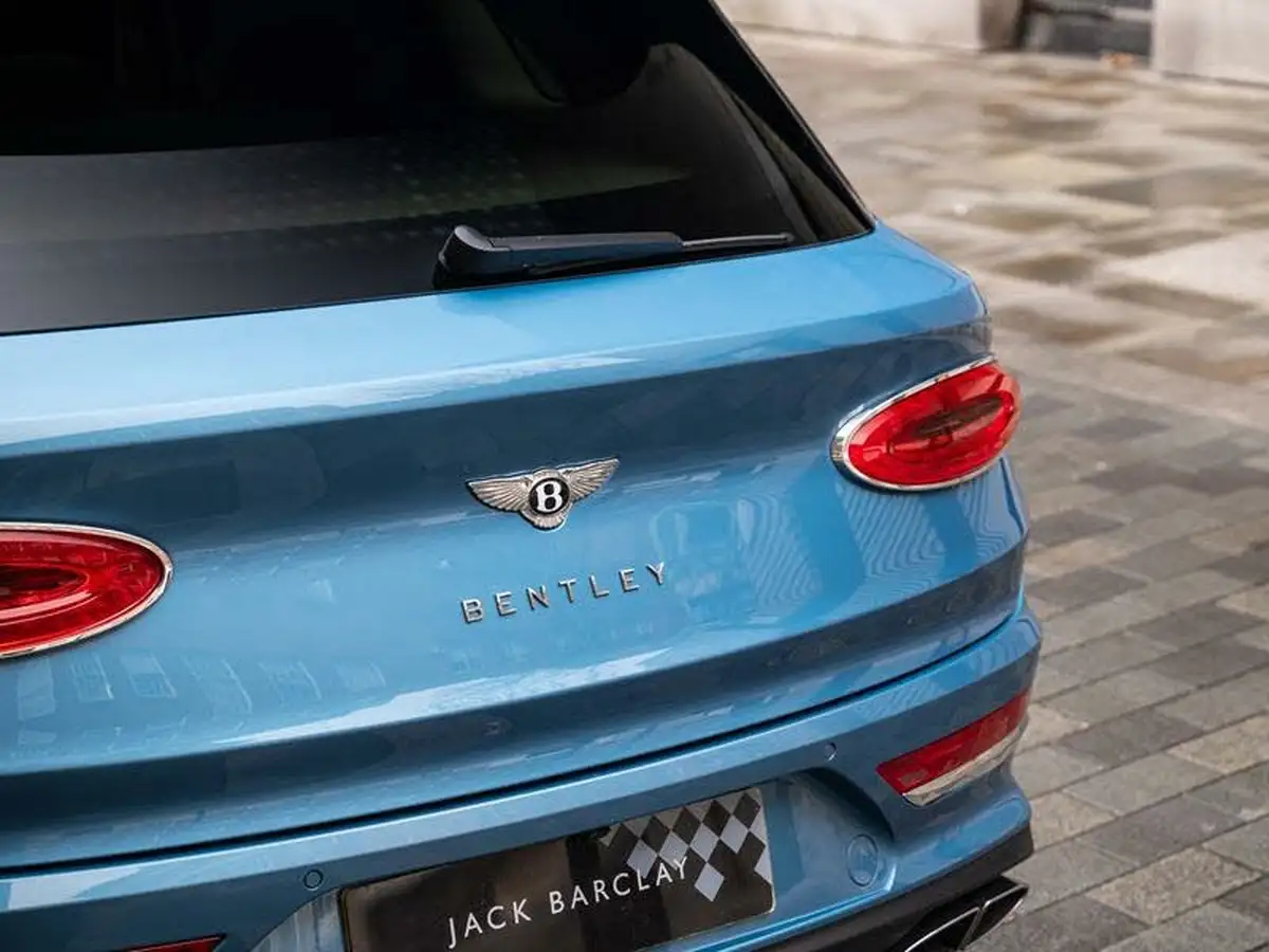 2022-bentley-bentayga-40-v8-big-55
