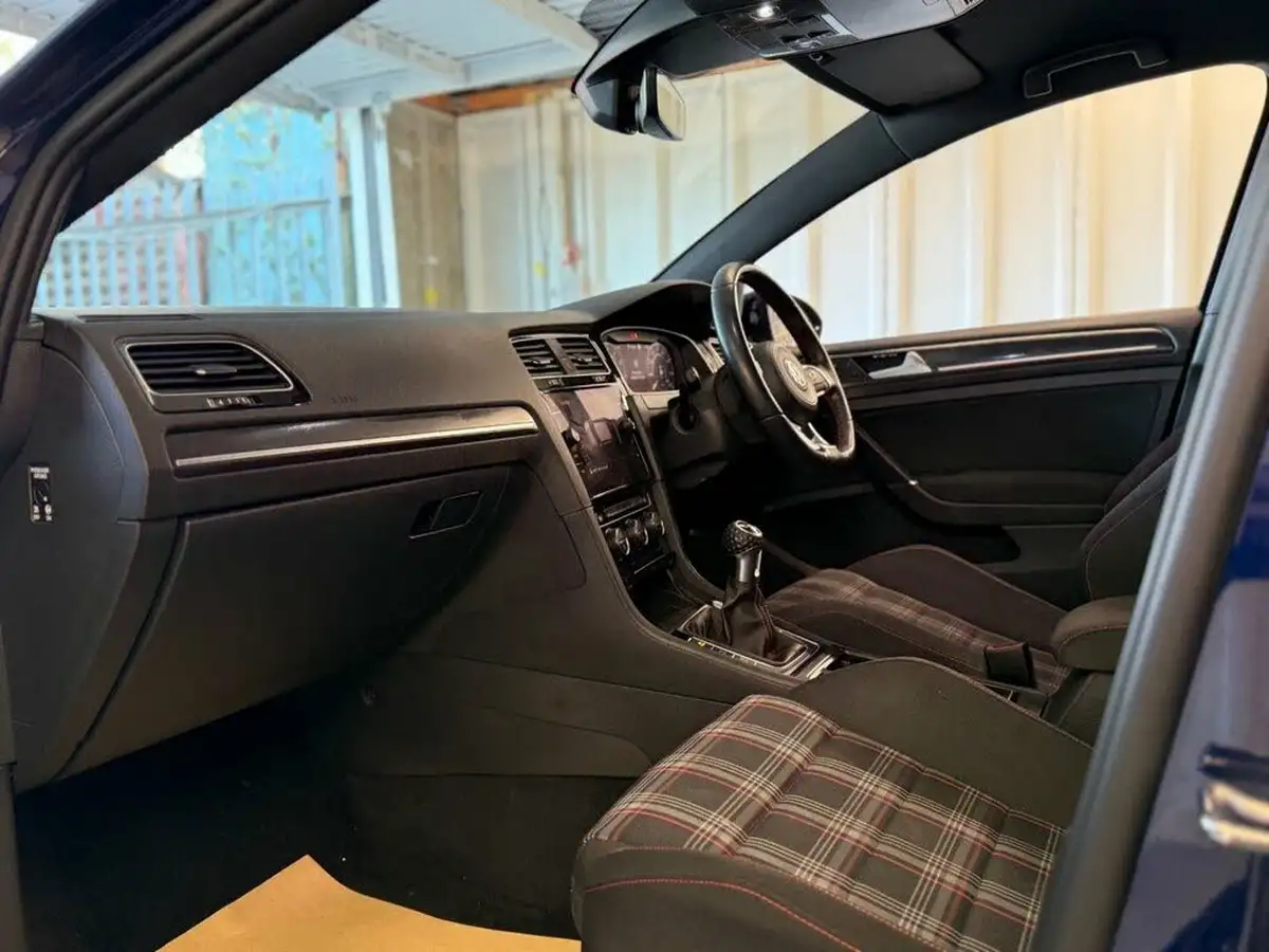 2019-volkswagen-golf-20-tsi-gti-performance-5d-big-13