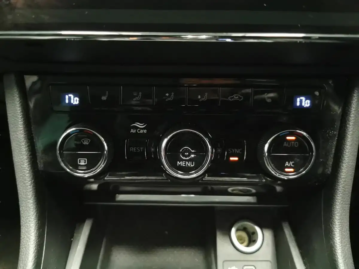 2021-skoda-superb-15-tsi-se-technology-estate-dsg-big-15