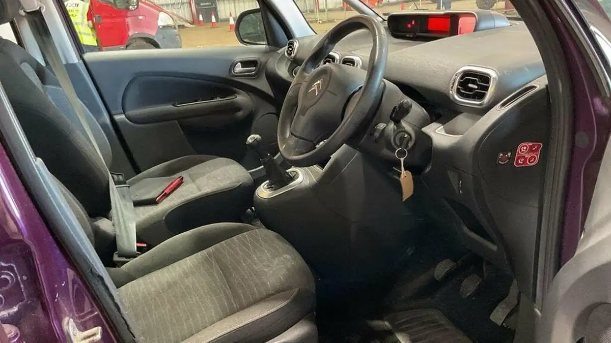 2015-citroen-c3-picasso-16bluehdi-selection-big-5