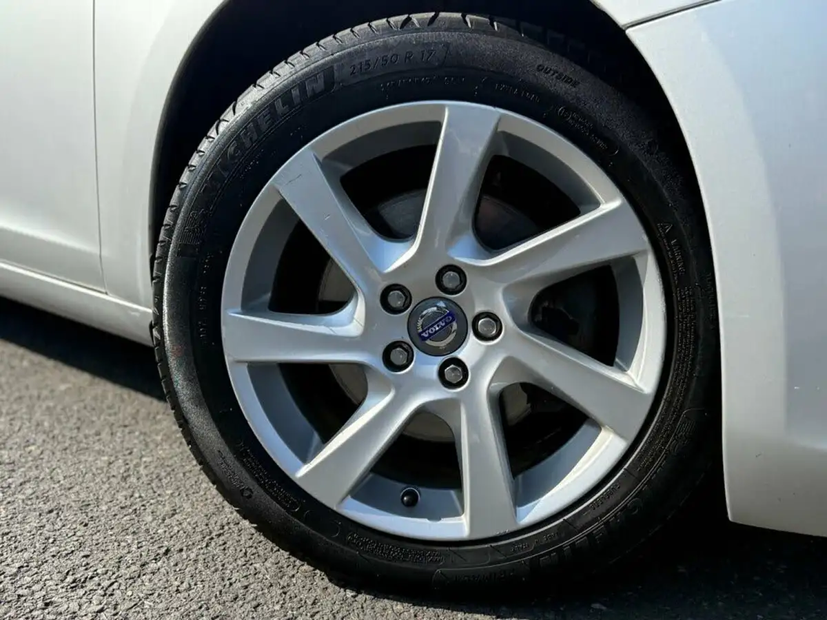 2014-volvo-v60-16td-d2-se-lux-nav-powershift-big-2