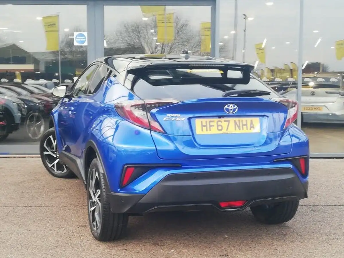 2017-toyota-c-hr-12-dynamic-big-1