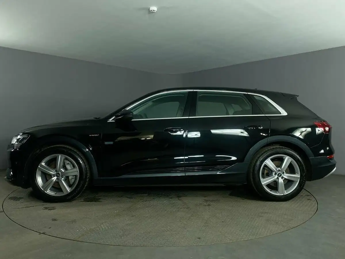 2022-audi-e-tron-55e-technik-station-wagon-big-4