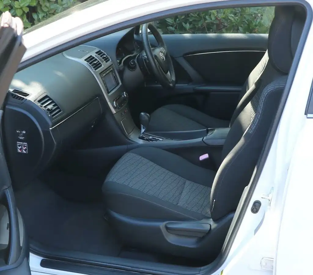 2010-toyota-avensis-18-tr-v-matic-estate-5d-1798cc-big-16