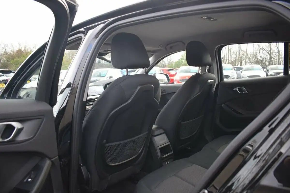 2021-bmw-1-series-15-118i-se-lcp-big-18
