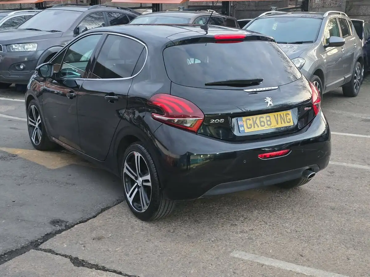 2018-peugeot-208-12-puretech-gt-line-eat6-big-6
