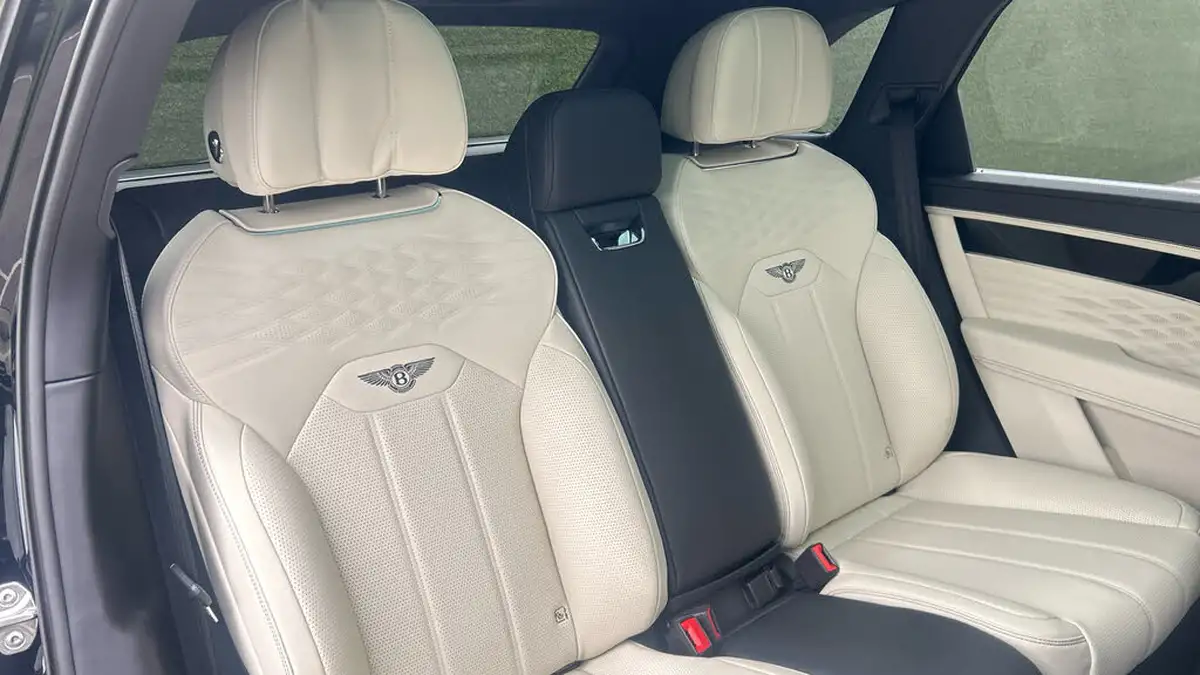 2023-bentley-bentayga-40-v8-extended-wheelbase-azure-big-17