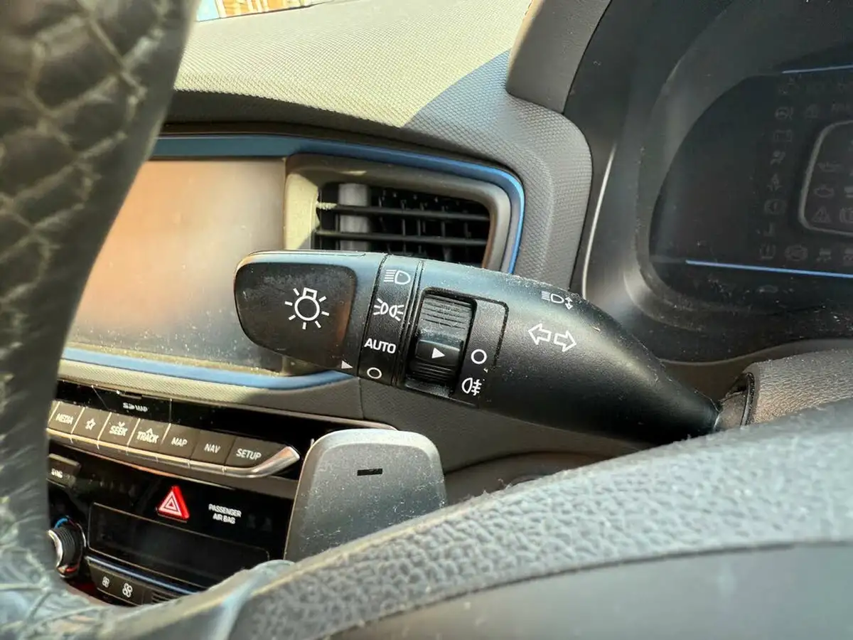 2018-hyundai-ioniq-16-gdi-premium-se-plug-in-hybrid-big-18