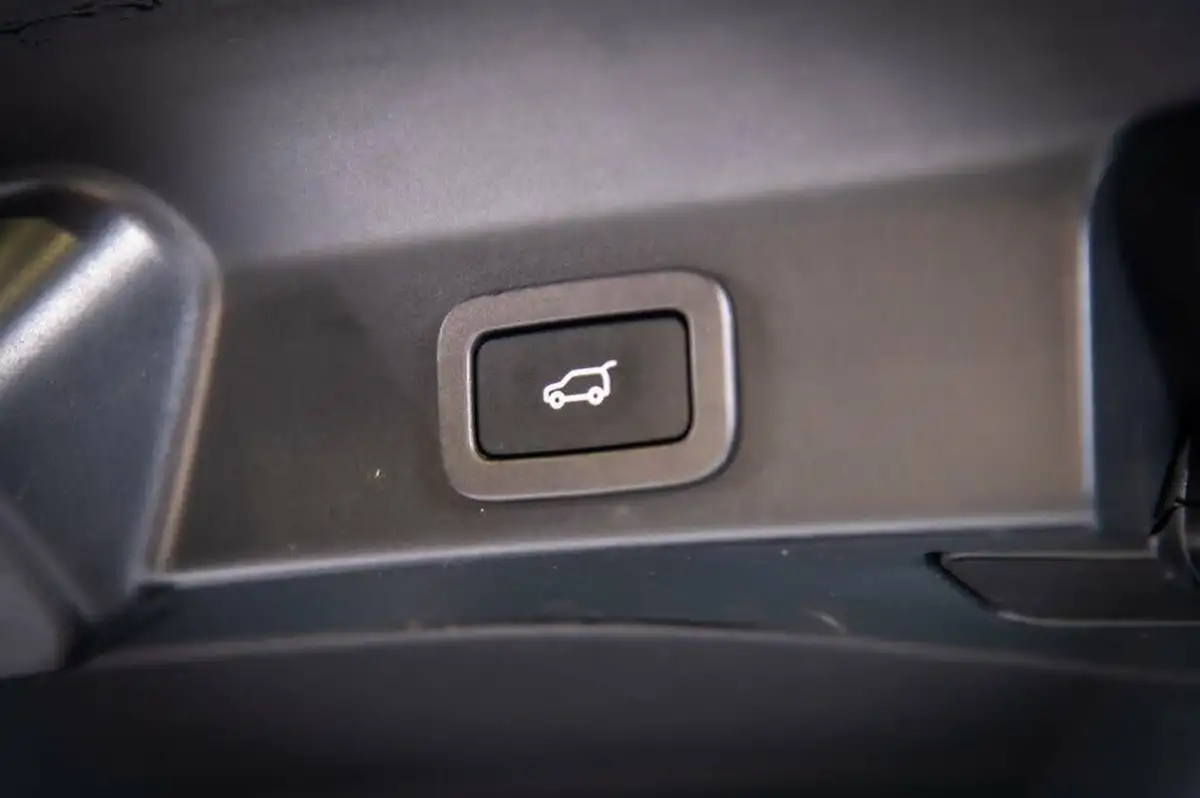 2021-jaguar-f-pace-20-d200-r-dynamic-hse-mhev-big-50