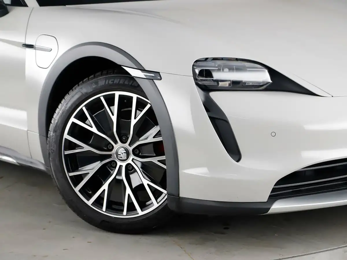 2021-porsche-taycan-e-4s-cross-turismo-awd-big-42