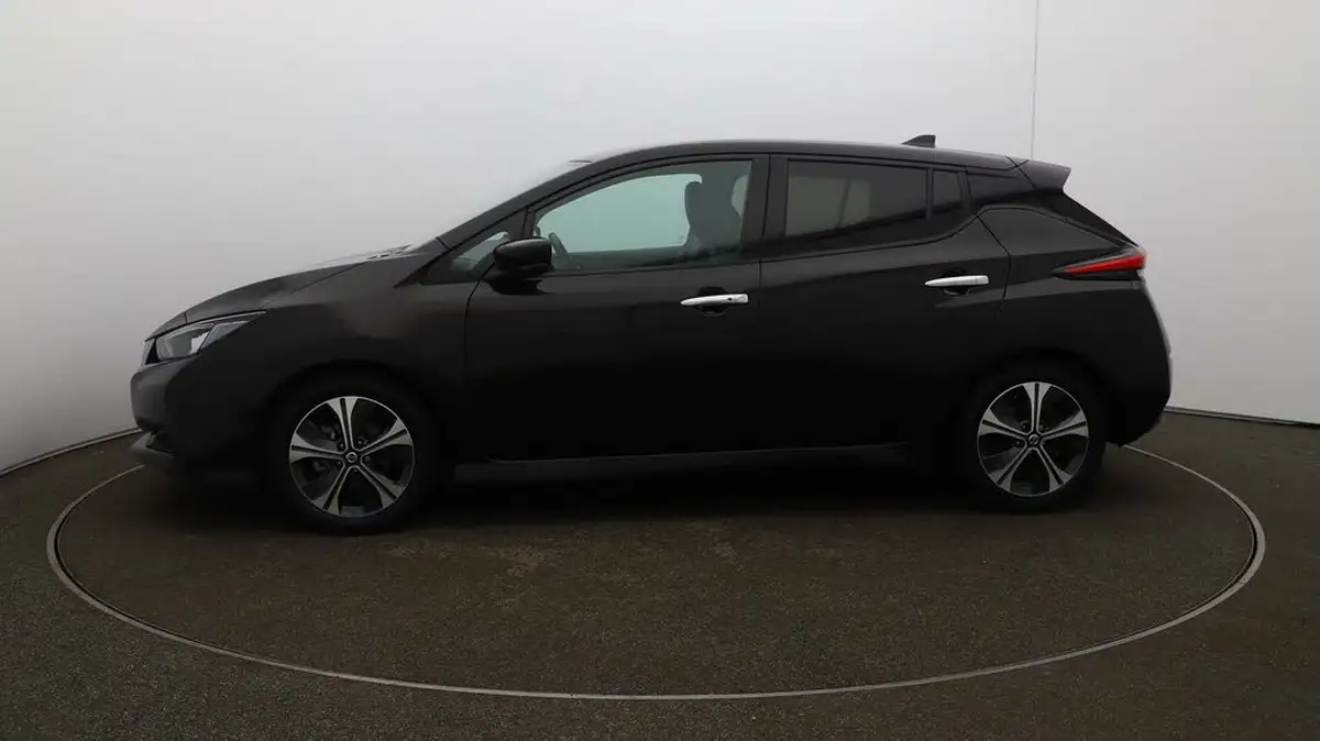 2021-nissan-leaf-e-tekna-big-57