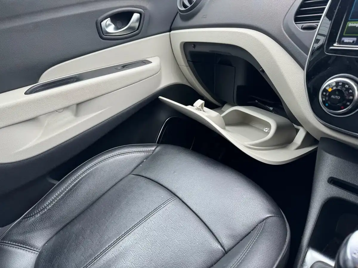 2018-renault-captur-09-tce-gt-line-big-28
