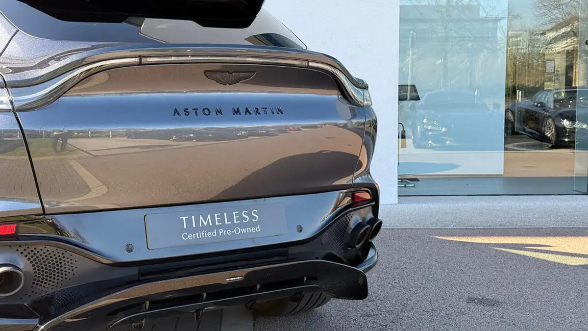 2022-aston-martin-dbx-40-v8-big-15