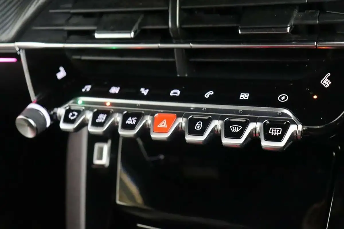 2021-peugeot-2008-suv-e-gt-premium-50kwh-big-21
