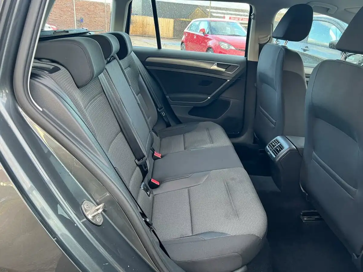 2018-volkswagen-golf-14-tsi-se-nav-estate-5d-big-12