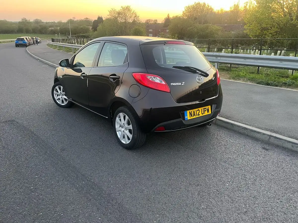 2012-mazda-mazda2-15-ts2-big-11