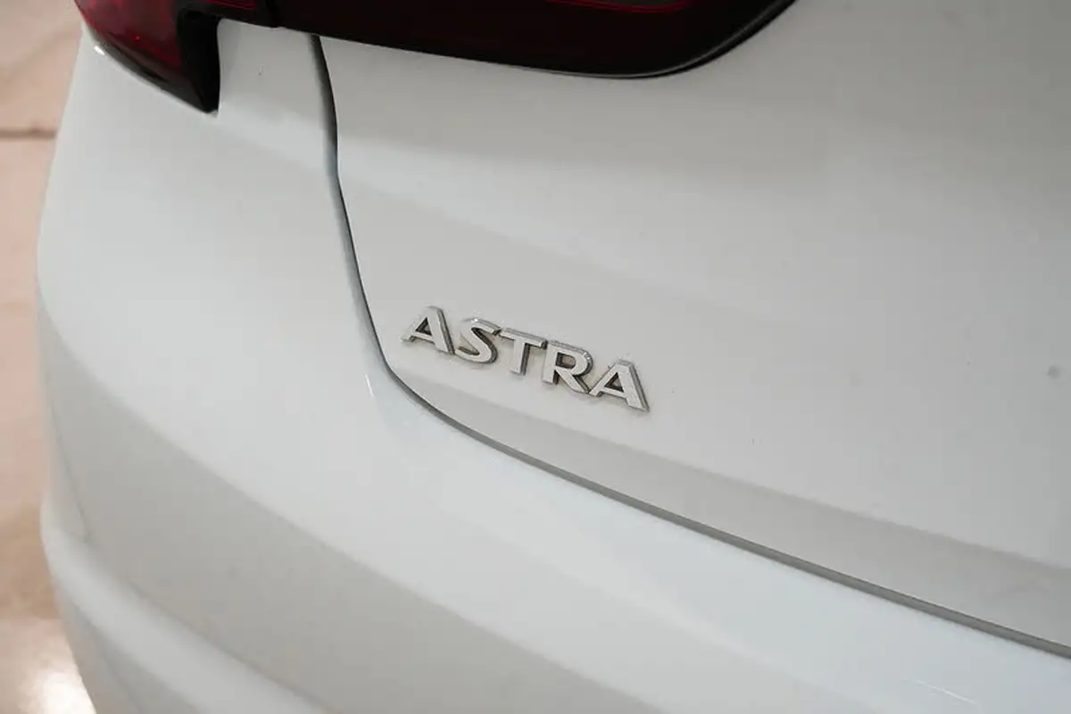 2017-vauxhall-astra-14i-sri-hatchback-big-10