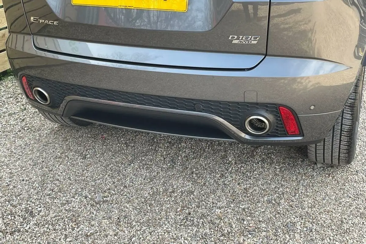 2018-jaguar-e-pace-20-i4d-r-dynamic-hse-180ps-ss-big-16