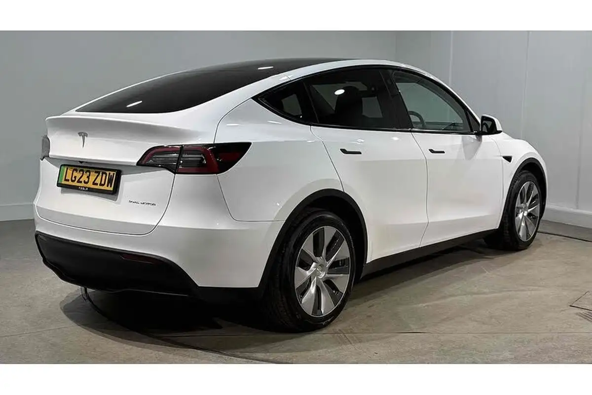 2023-tesla-model-y-e-long-range-big-4