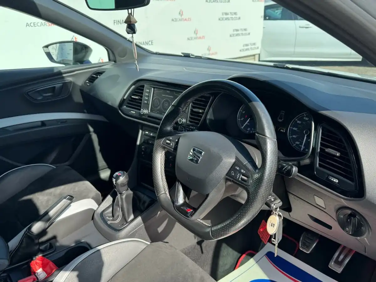 2016-seat-leon-20-tsi-cupra-290-black-hatchback-5d-big-9