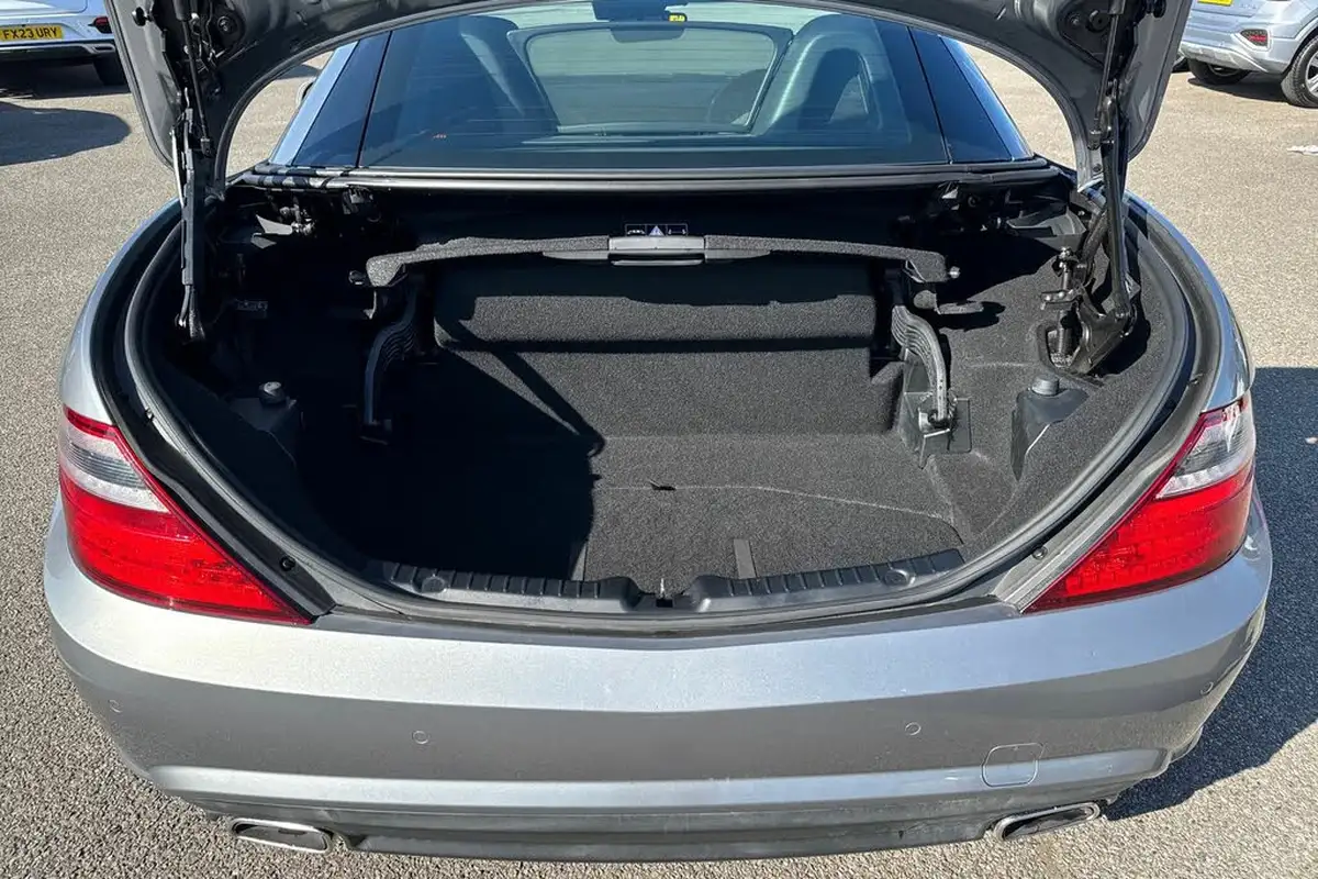 2014-audi-a4-avant-20td-se-technik-150ps-avant-multitronic-big-13