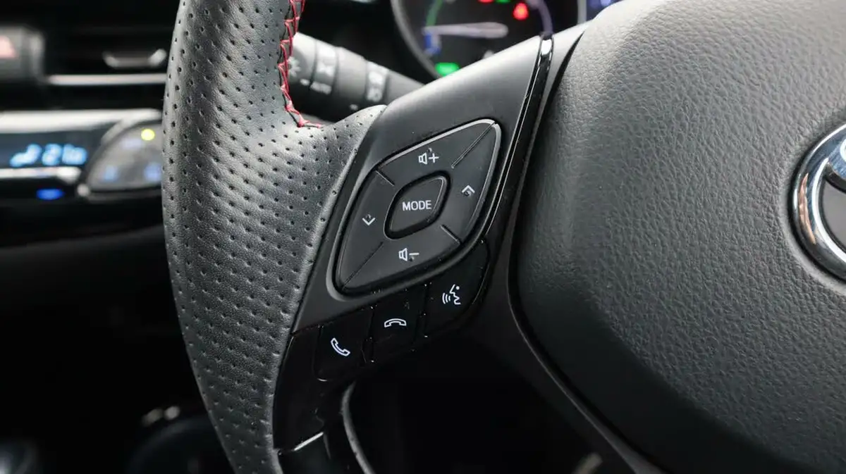 2021-toyota-c-hr-20-vvt-i-gr-sport-big-23