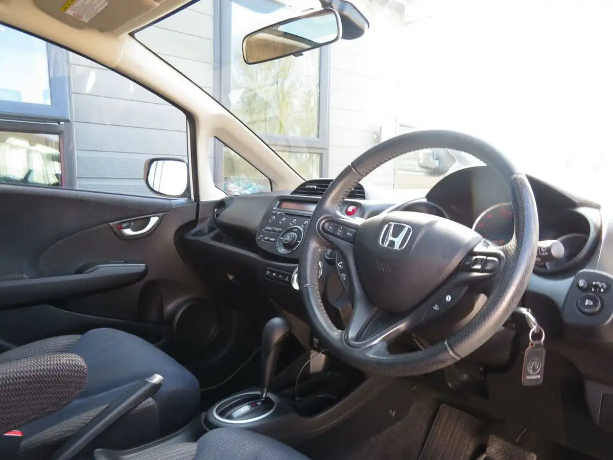 2013-honda-jazz-14-ex-cvt-big-12
