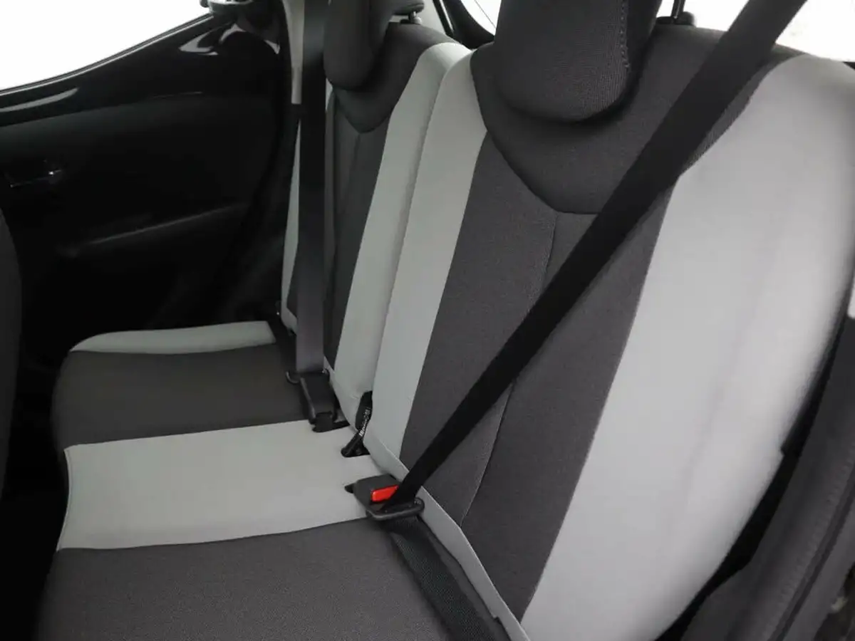 2017-toyota-aygo-10-vvt-i-x-play-71bhp-5d-big-9
