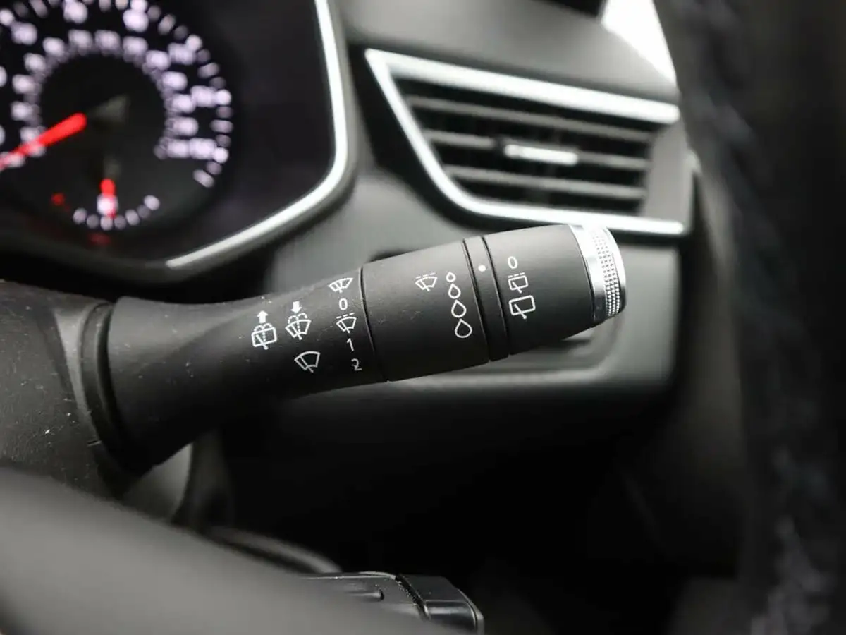 2020-renault-clio-10-sce-play-75bhp-big-21