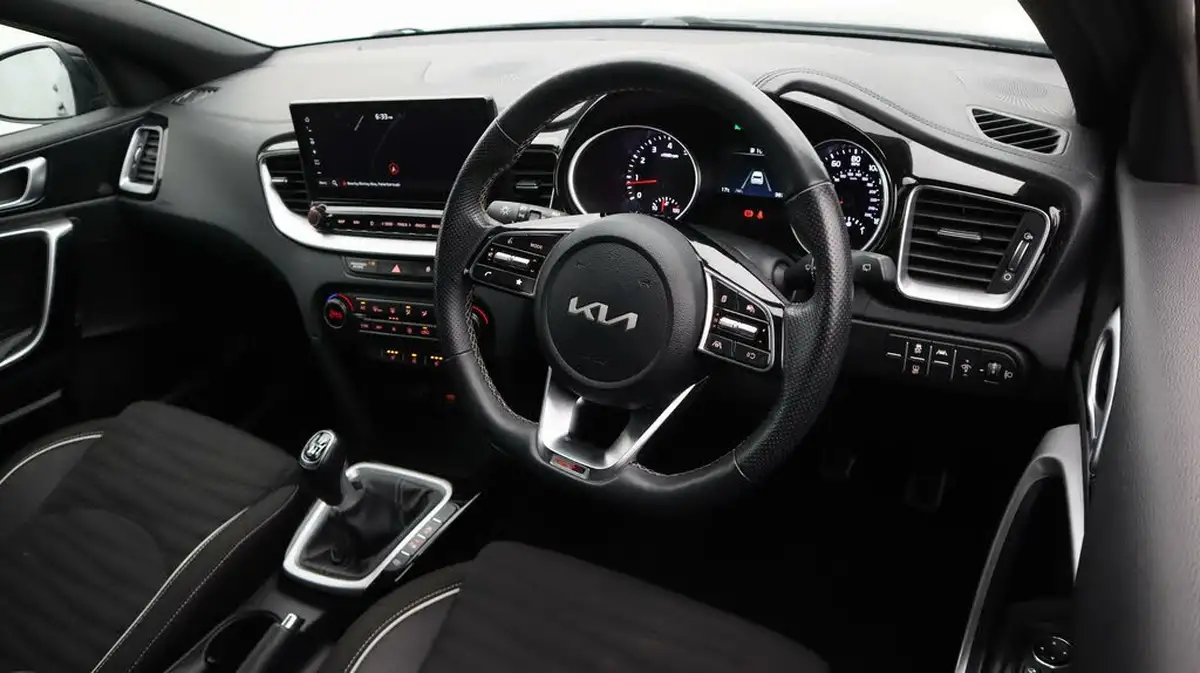 2022-kia-ceed-15-t-gdi-gt-line-big-9