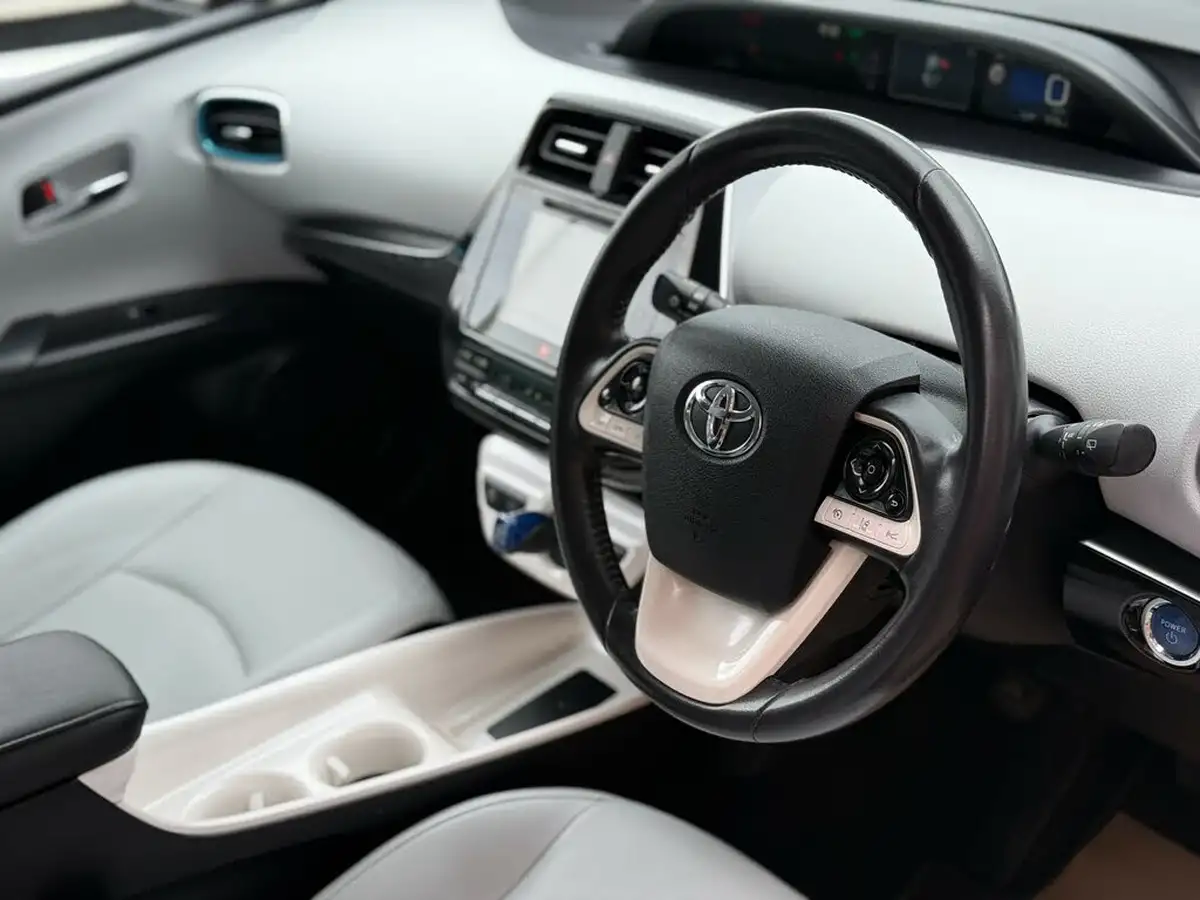 2016-toyota-prius-18-vvt-i-excel-big-10