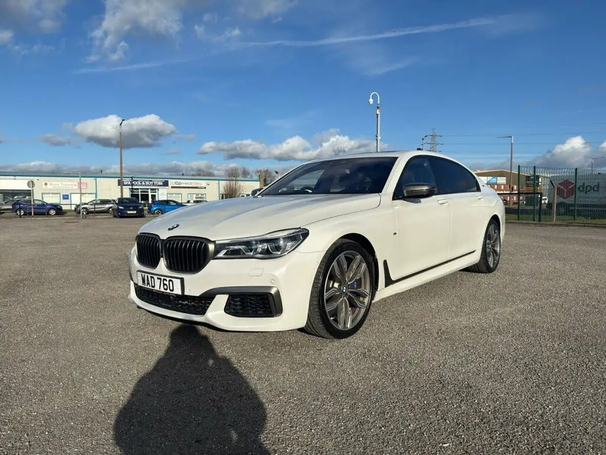 2018-bmw-7-series-66-m760li-big-8
