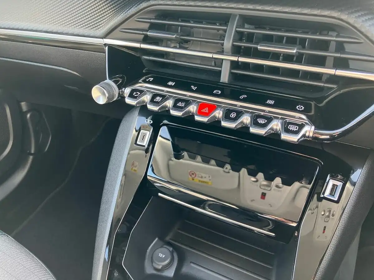 2022-peugeot-2008-suv-12-puretech-allure-premium-100bhp-big-11