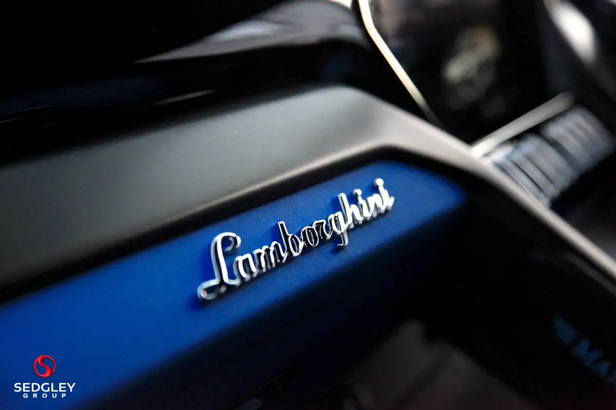 2022-lamborghini-urus-40-no-trim-big-39