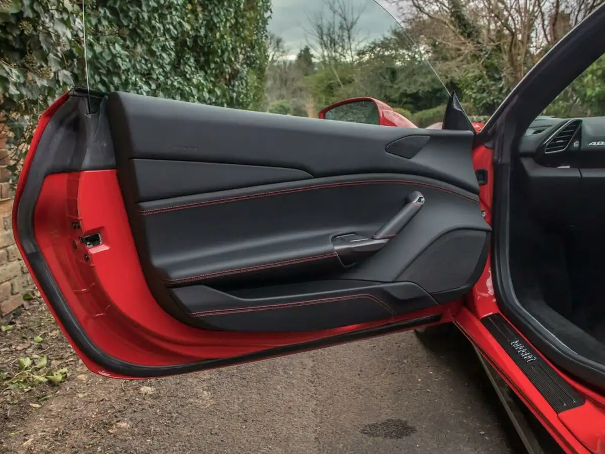 2018-ferrari-488-39-488-gtb-big-14