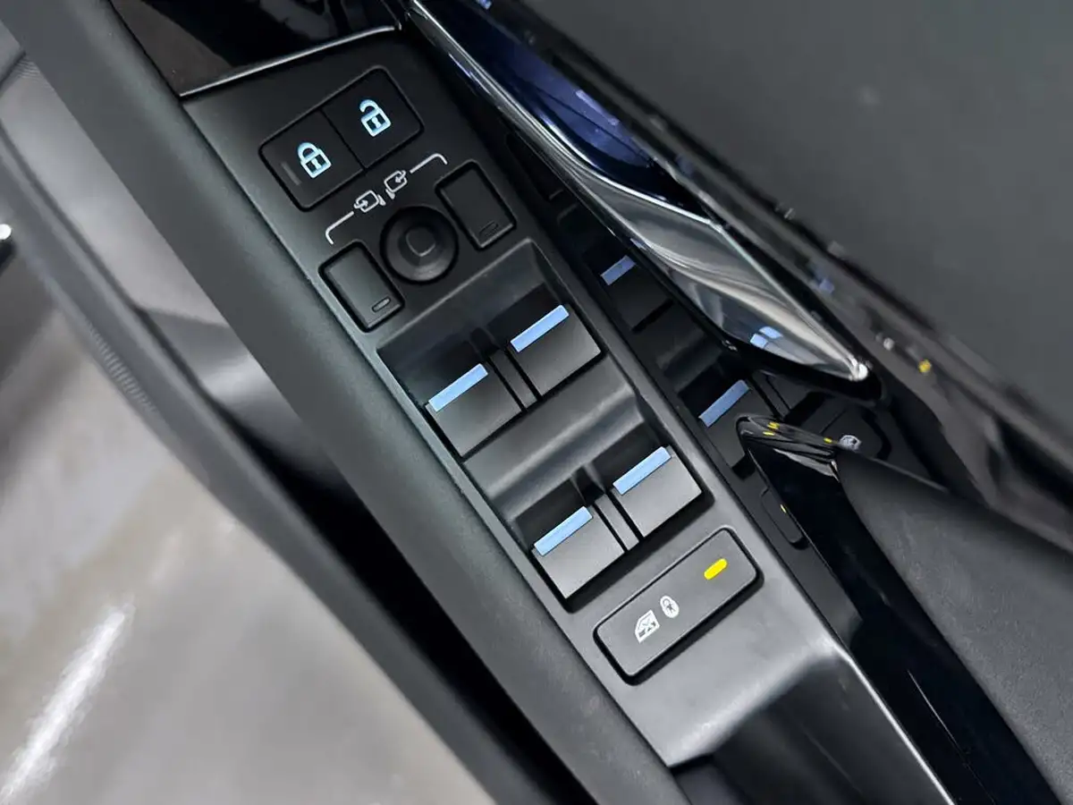 2024-land-rover-range-rover-evoque-15-p300e-dynamic-se-big-19
