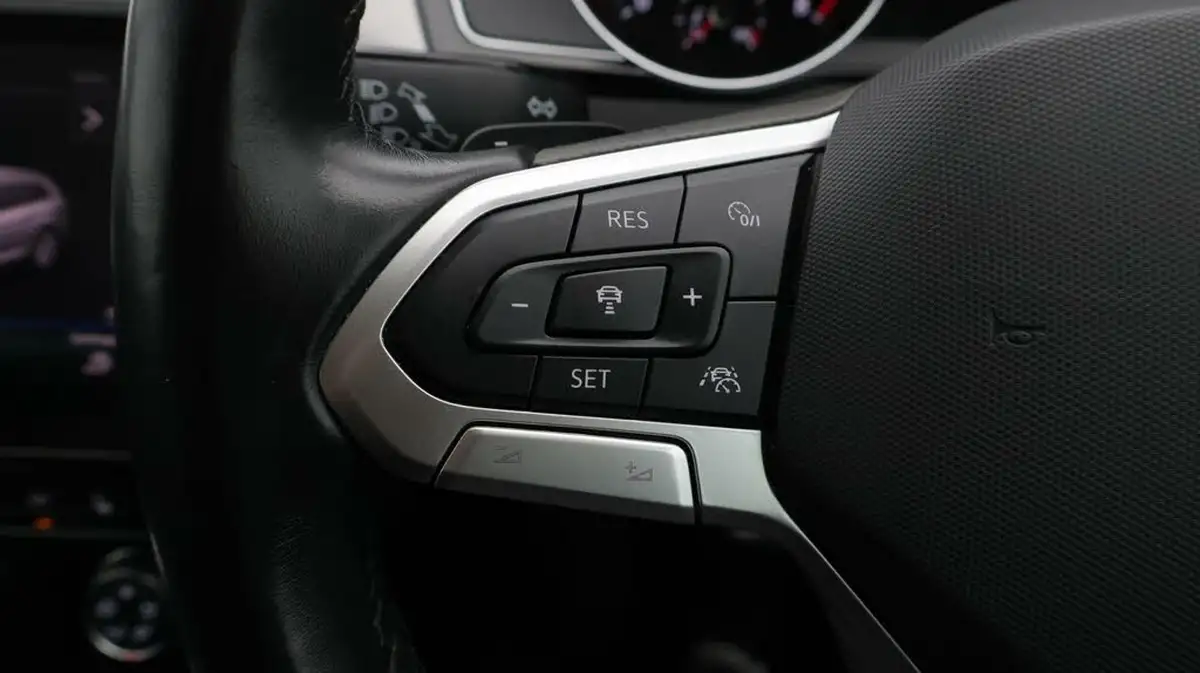 2022-volkswagen-passat-15-tsi-sel-estate-5d-dsg-big-22