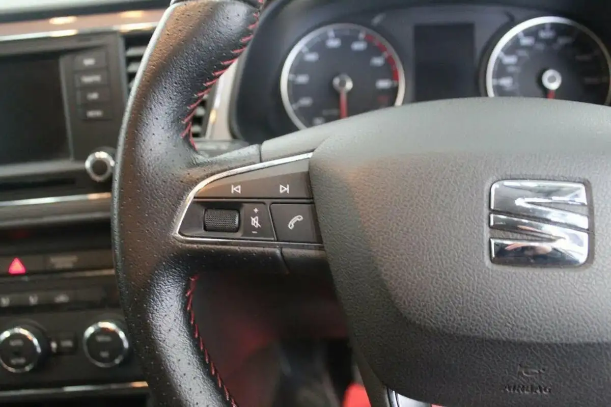 2015-seat-leon-14-fr-tech-pack-tsi-hatchback-5d-1390cc-big-39