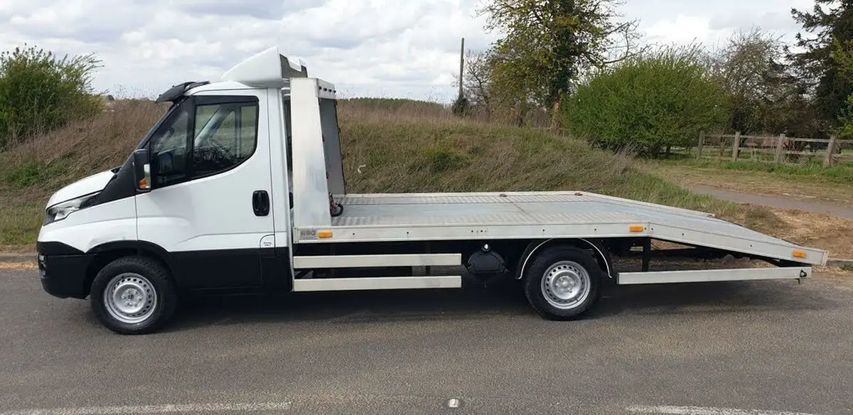 2016-iveco-daily-s-class-23td-35s11-4100-big-1