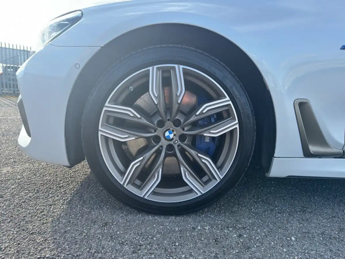 2018-bmw-7-series-66-m760li-big-56