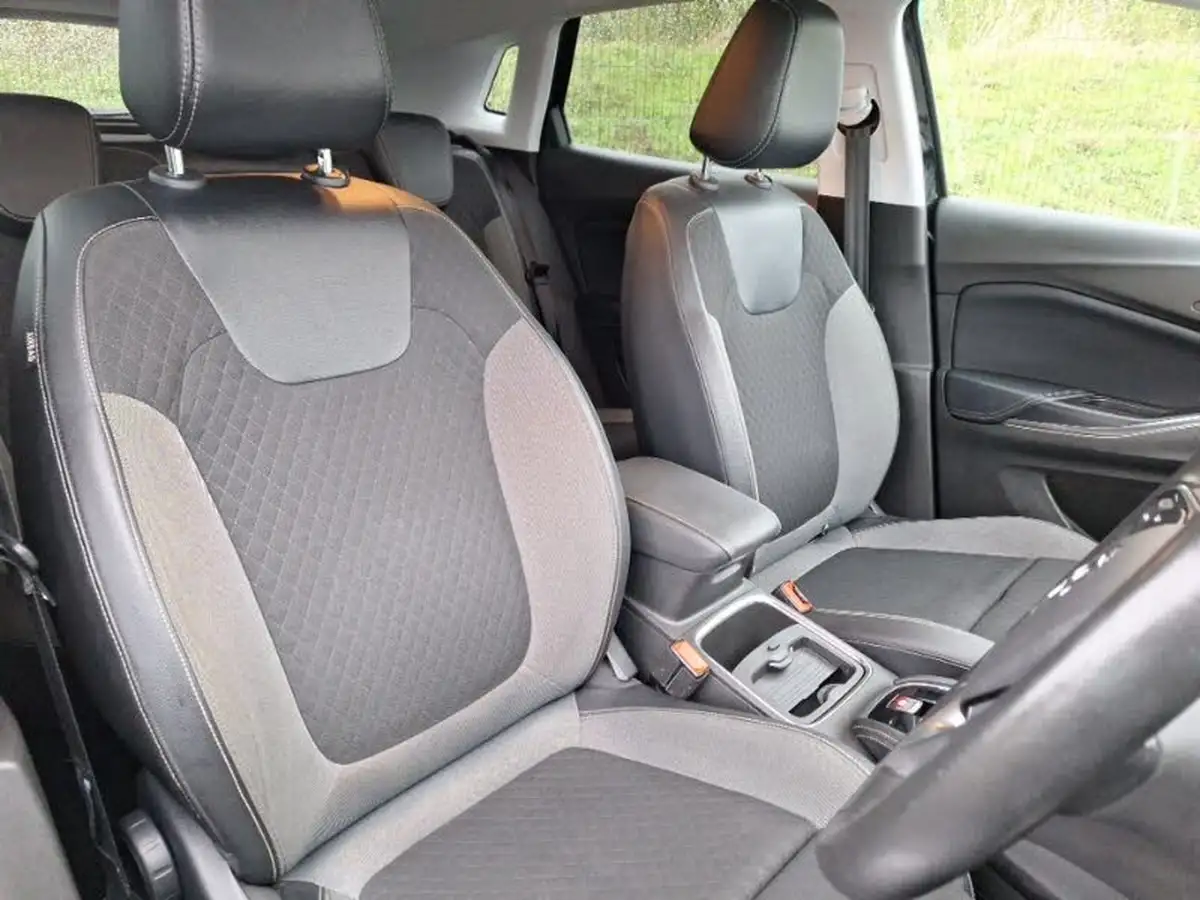 2020-vauxhall-grandland-x-12-sri-nav-big-18