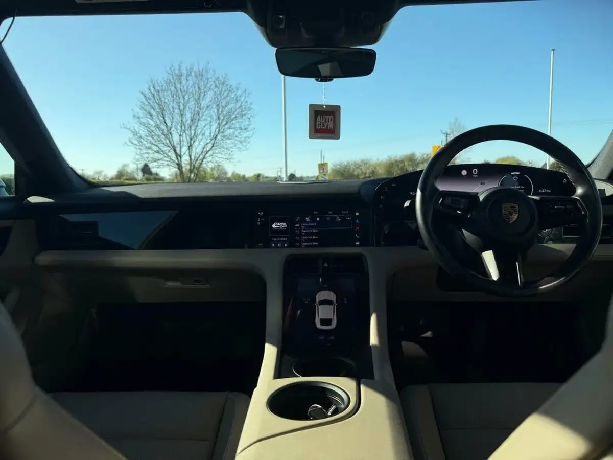 2021-porsche-taycan-e-4s-530ps-big-41