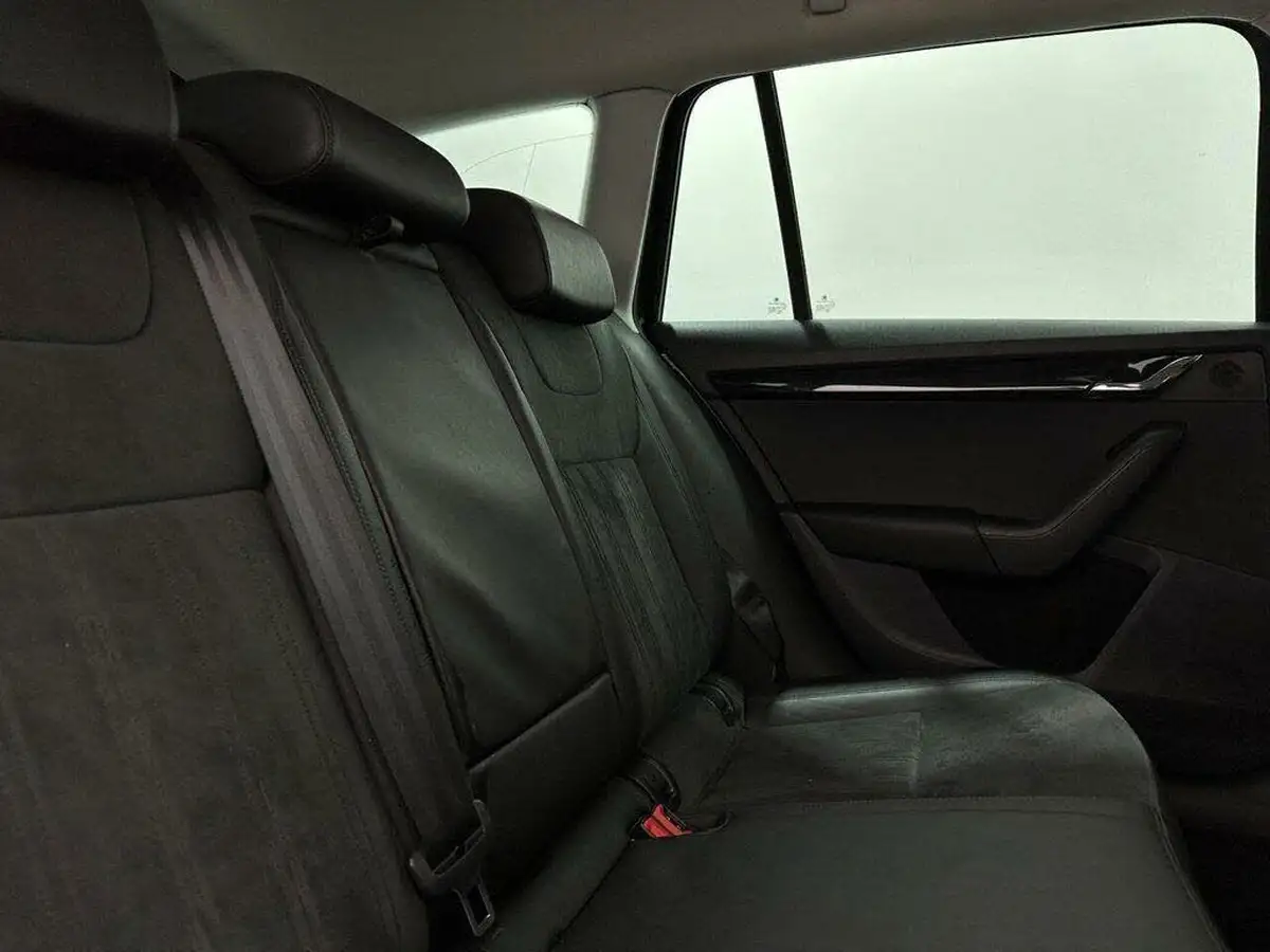 2019-skoda-octavia-20tdi-se-l-estate-dsg-big-43