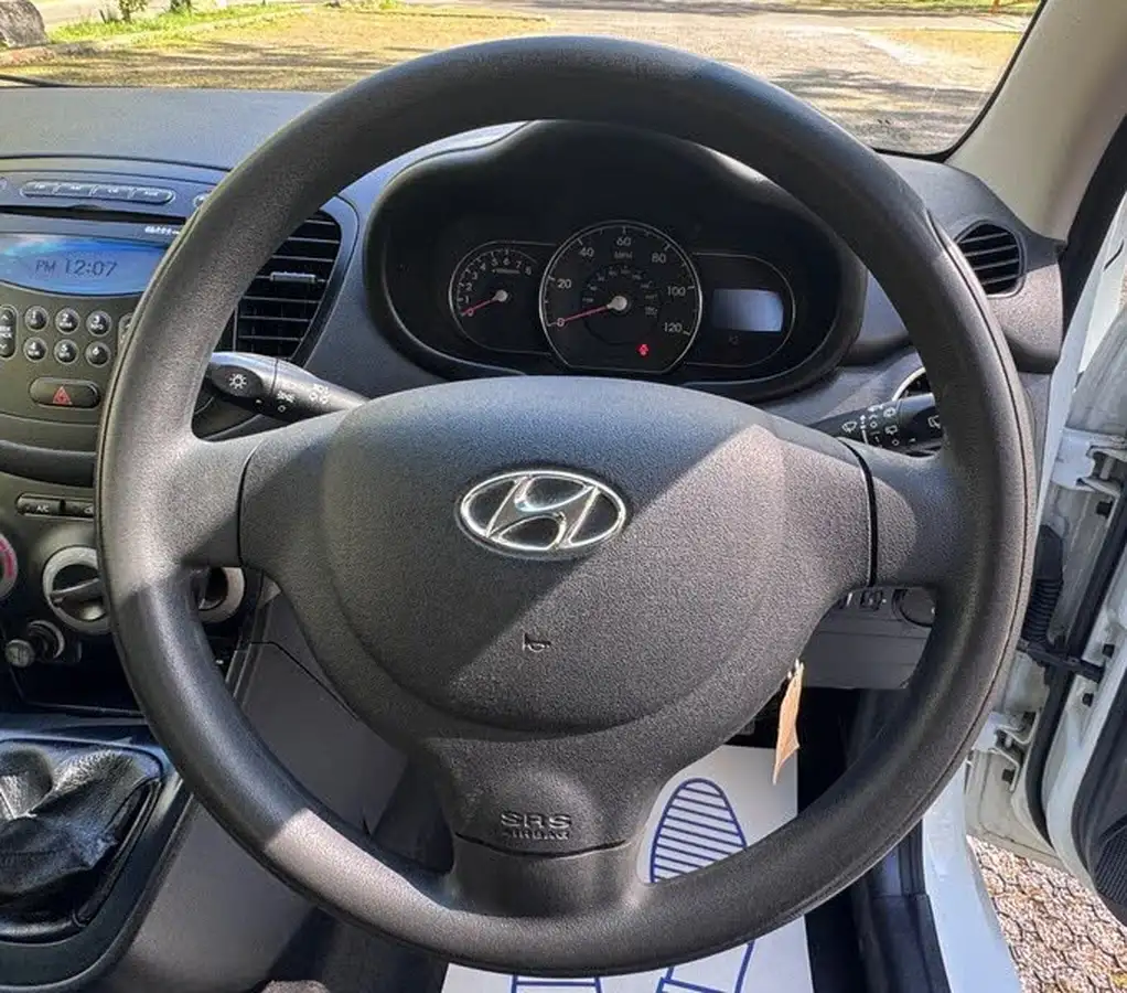2012-hyundai-i10-12-active-big-16