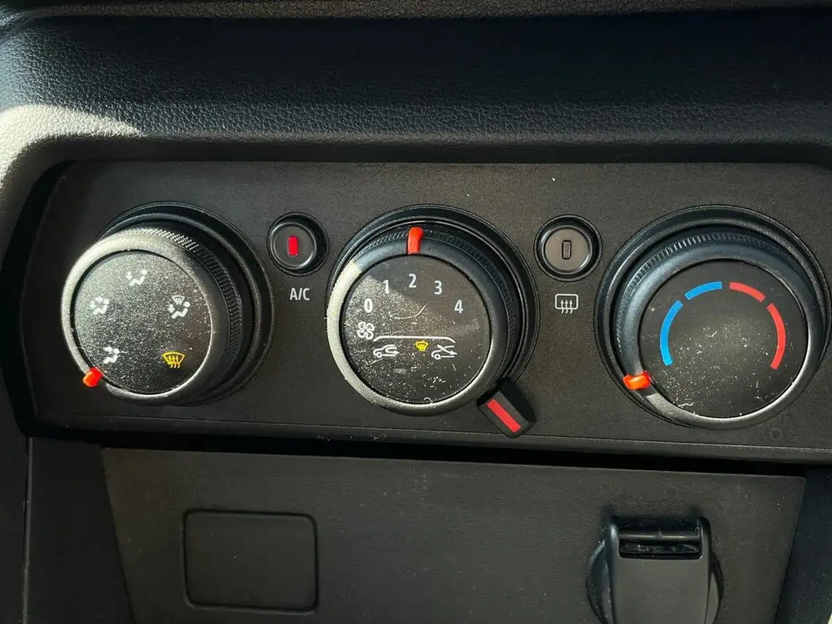 2022-dacia-sandero-10-tce-essential-90bhp-big-22