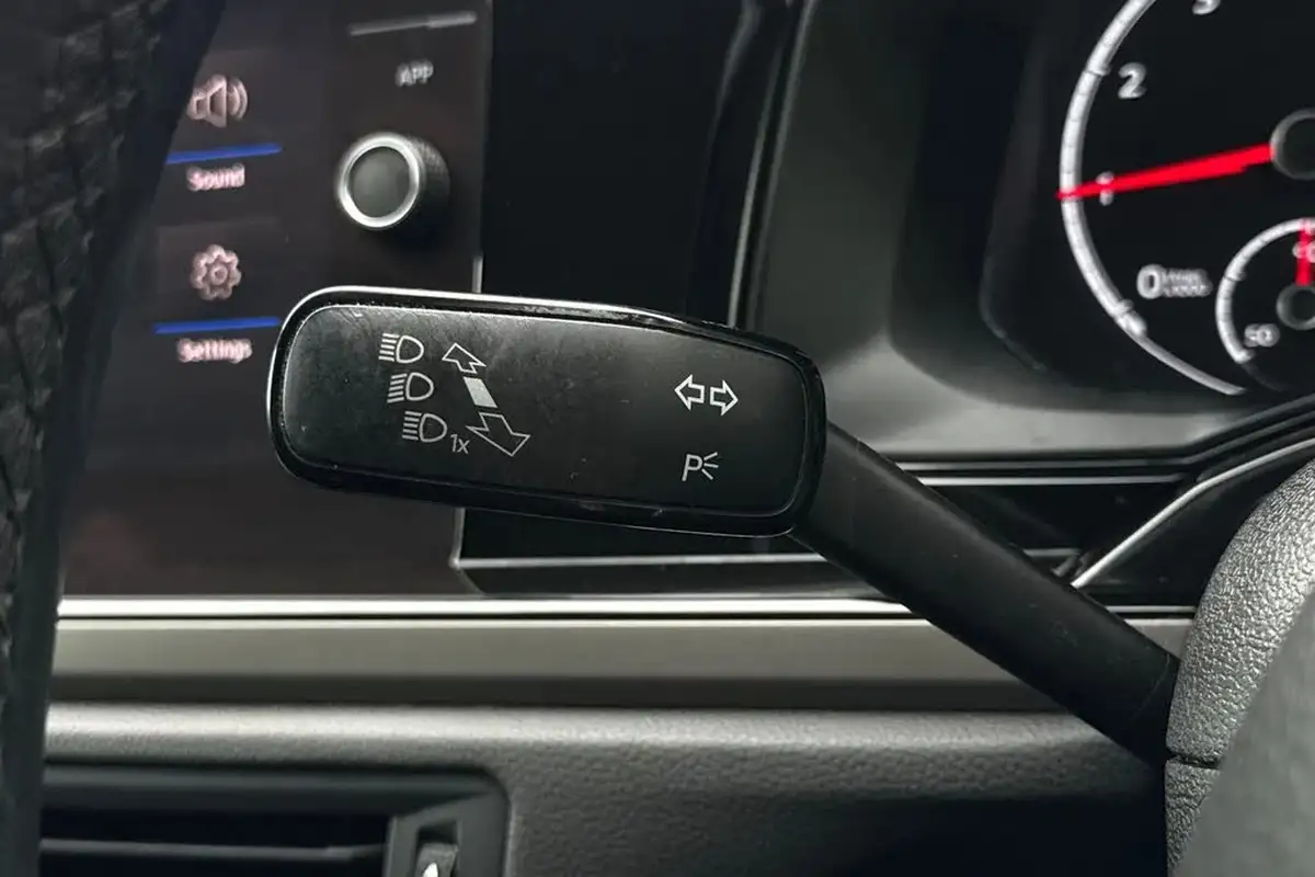 2021-volkswagen-polo-10-match-big-27