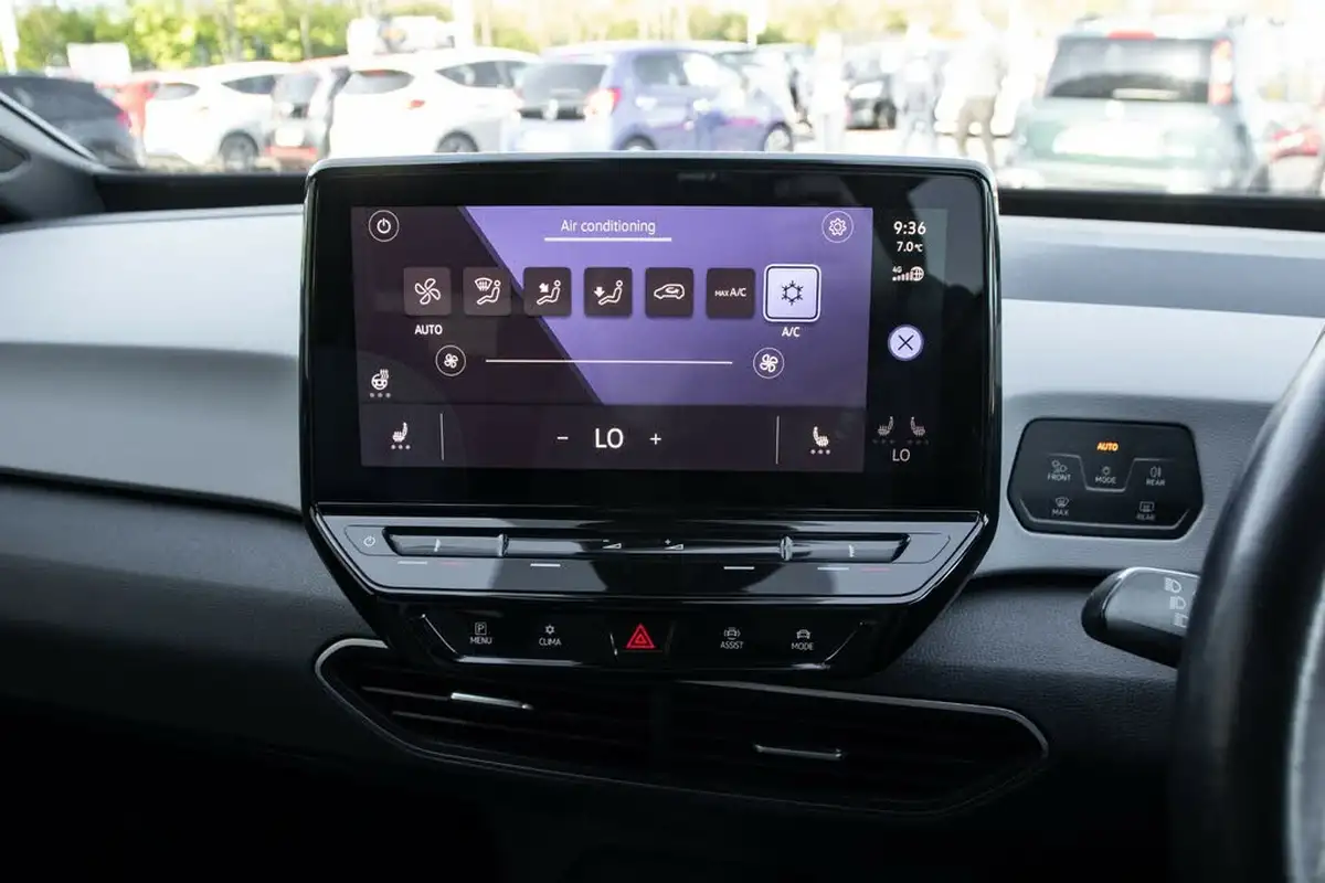 2020-volkswagen-id3-e-business-big-30