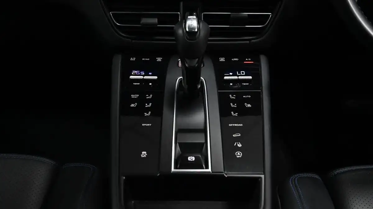 2021-porsche-macan-20-265ps-big-14